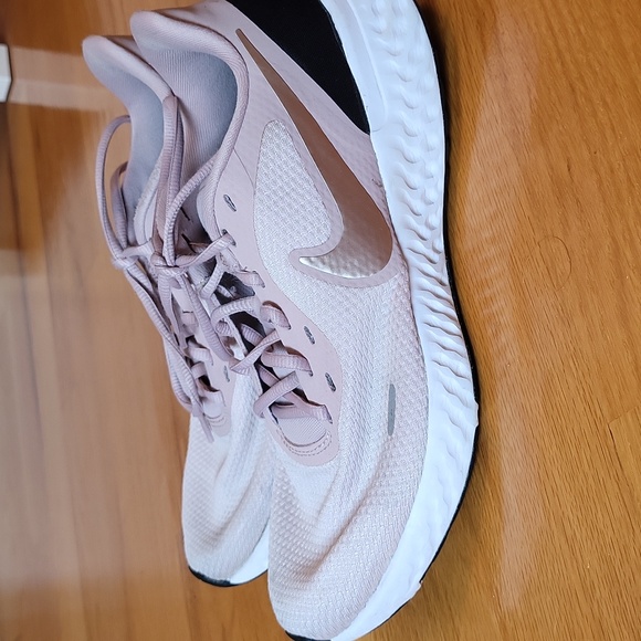 Pink And Rose Gold Nike Running Shoes - Picture 4 of 6